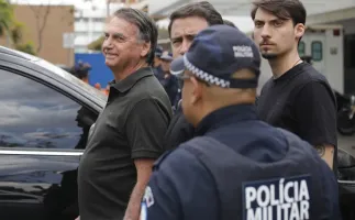 Defesa de Bolsonaro pede para Moraes ignorar falta grave por arma e manter pris�o em casa