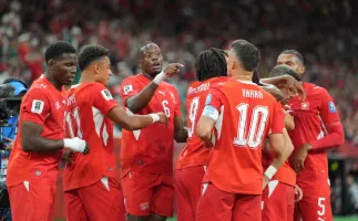 Su��a vence Arg�lia e vai para oitavas de final da Copa