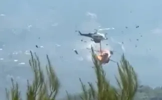 Helic�pteros batem no ar enquanto apagavam inc�ndios na Gr�cia