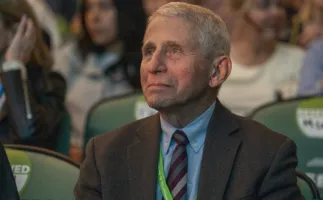 Senado dos EUA pode processar Fauci por se calar sobre Covid