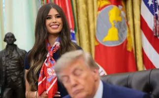 Trump contrata mulher para acord�-lo com 'choque' durante reuni�es, como se fosse 'reiniciar um laptop'