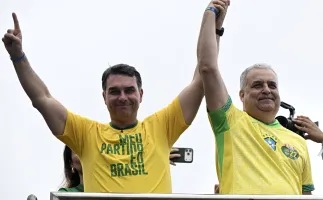 Campanha de Fl�vio Bolsonaro confia em novas pesquisas e aposta em 'estagna��o' da disputa com Lula