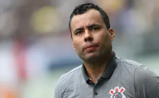 Jair Ventura, 'bombeiro' do futebol, defende que t�cnicos se reinventem