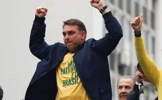 Fl�vio Bolsonaro exige revela��o de provas sobre Lula, Master e INSS, questionando envolvimento de Lulinha