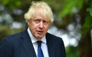 Boris Johnson critica ataque russo a trem na fronteira da Ucr�nia e pede mais armas