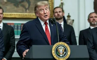 Trump expulsa tr�s ve�culos de imprensa da Casa Branca por suposta desonestidade