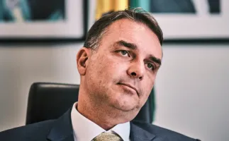 Fl�vio Bolsonaro acusa ministro Dino de usar justi�a para perseguir rivais pol�ticos