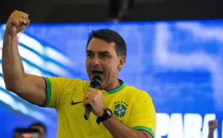 Fl�vio Bolsonaro pede pris�o de servidor do governo por espalhar fake news sobre Nossa Senhora Aparecida