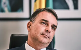 Pol�cia Federal afirma que Fl�vio Bolsonaro n�o � foragido apesar da restri��o de passaportes