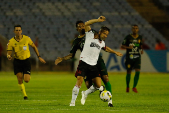 Flamengo leva susto, mas vence o Altos-PI de virada pela Copa do Brasil