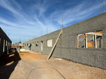 Mais vagas para a Educao: nova escola de Barra do Garas j toma forma