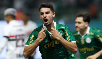 Com dois gols de Flaco Lopes, Palmeiras vence So Paulo em clssico emocionante