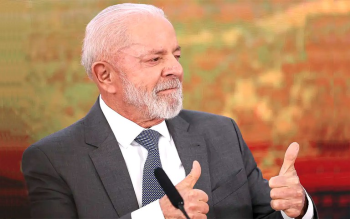 Presidente Lula passou a noite bem, est lcido e conversando, diz boletim mdico