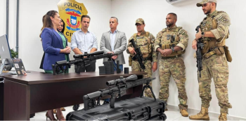 Polcia Civil faz entrega de fuzis para grupo de operaes especiais em Mato Grosso