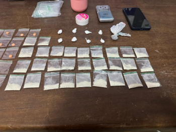 Mulher  presa pela Polcia Militar com pores de cocana e comprimidos de ecstasy