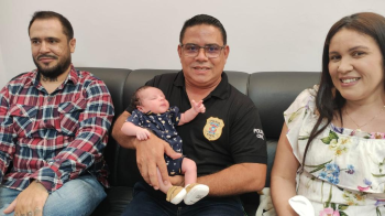 Policial civil salva recm-nascido levado a delegacia sem respirar