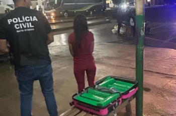 Mulher  presa aps ser flagrada com 16 tabletes de droga na mala em rodoviria de MT