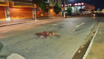 Mulher morre esmagada ao ser atropelada por carreta em Cuiab