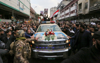 Milhares acompanham funeral de general iraniano morto em ataque dos EUA