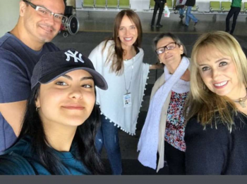 Atriz Camila Mendes de "Riverdale" visita a famlia a no Brasil.
