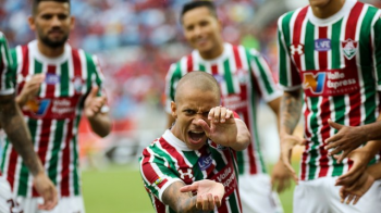 Fluminense goleia Flamengo pela Taa Rio