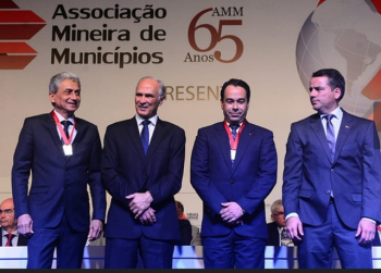 Presidente da AMM participa do 35 Congresso Mineiro e recebe Medalha do Mrito Municipalista