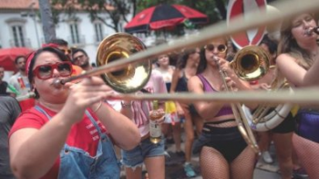 FOLIA  Carnaval encontra resistncia em MT
