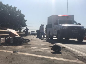 Motociclista morre aps perder controle de veculo e bater em caminho no Distrito Industrial; vdeo