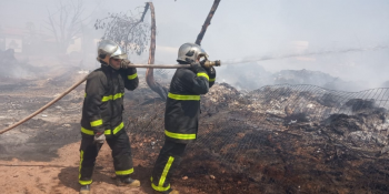 Mulher morre carbonizada aps empresa de reciclagem pegar fogo em Cuiab