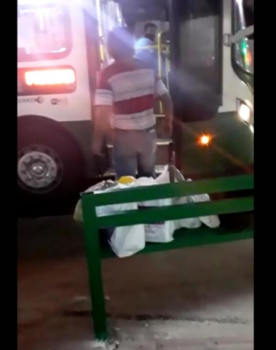 Para no usar mscara, homem humilha motorista de nibus; veja vdeo