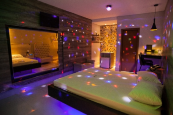 Cinco homens e duas mulheres so presos aps 'festinha' em motel em VG