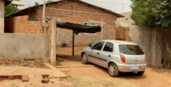 Criana morre esmagada aps me bater carro e muro desabar