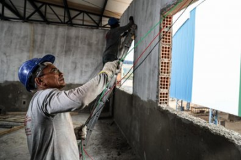 Obra de nova escola est 50% concluda em MT