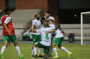 Cuiab faz gol milagroso no fim, bate o Paysandu nos pnaltis e  campeo da Copa Verde