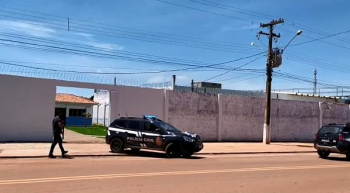 Dinheiro e celulares so apreendidos em investigao sobre trfico de drogas comandado por presos da cadeia em Vila Bela
