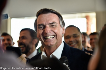 Bolsonaro autoriza suspenso de contratos de trabalho e salrios por quatro meses