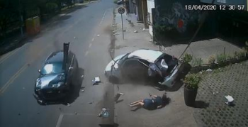 Vdeo mostra motorista sendo arremessada de carro aps batida em Cuiab