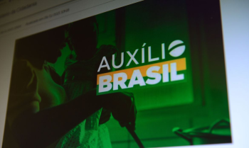 Beneficirios do Auxlio Brasil com NIS final 4 recebem nesta quarta