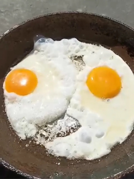 Moradora frita ovo na calada de casa aps Cuiab bater recorde de calor com mais de 41C; veja vdeo