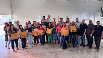 Prefeitura de Alto Araguaia entrega tablets e uniformes para agentes de sade e de endemias
