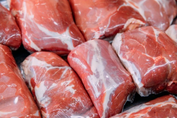 Preos obtidos na exportao total de carne bovina continuaram em queda em maro, diz ABRAFRIGO