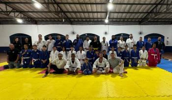 Projeto de jiu-jitsu desenvolvido pela Polcia Civil rene 50 crianas e adolescentes em Diamantino