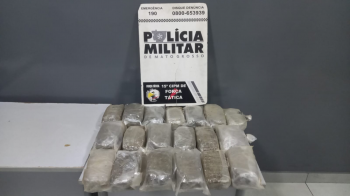 Fora Ttica e Gefron apreendem 19 tabletes de skank e prendem homem por trfico de drogas