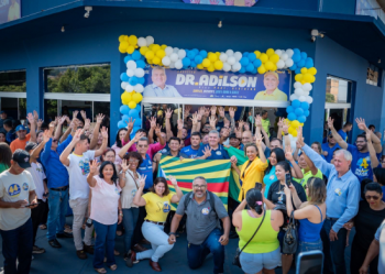 Adilson inaugura Comit com presena de centenas de pessoas