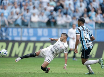 Corinthians vence o Grmio com um a menos e se afasta do Z4 do Brasileiro