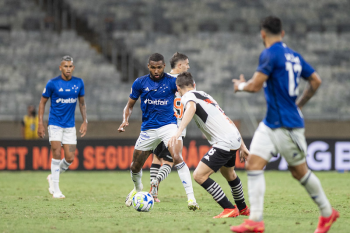 Cruzeiro busca empate com o Athletico-PR, mas segue ameaçado no