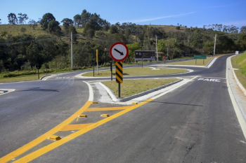 Governo de SP entrega melhorias virias em estradas no Vale do Paraba