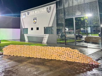 Polcia Militar apreende 411 quilos de pasta base de cocana e causa prejuzo de R$ 7,5 milhes s faces