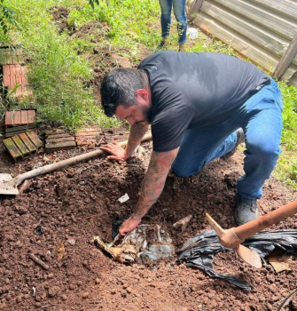 Polcia apreende drogas de faco criminosa enterradas em quintal de casa em VG