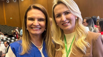 Primeira-dama de Aragaras, Raqueline Galvo,  homenageada na Assembleia Legislativa de Gois
